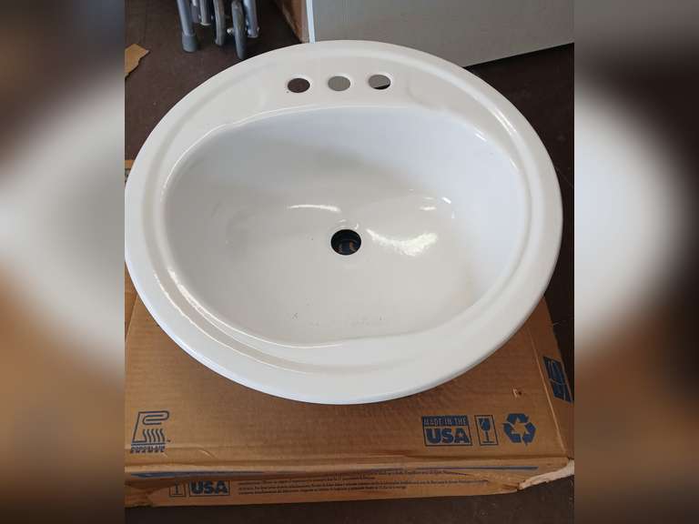 Briggs 3002 130 Homer porcelain on steel lavatory, 19" round, white