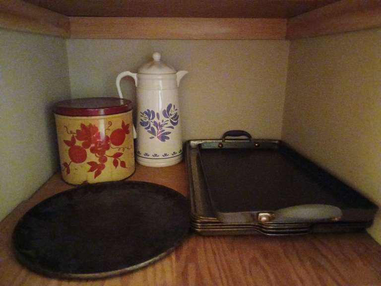 (5) Baking sheets, Analon griddle, pizza pan, tin, Pfaltzgraff hot/cold pitcher