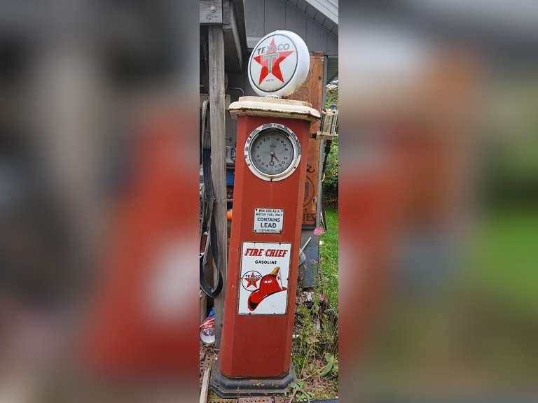 Texaco Fire Chief gasoline pump with globe, no nozzle, 90" H
