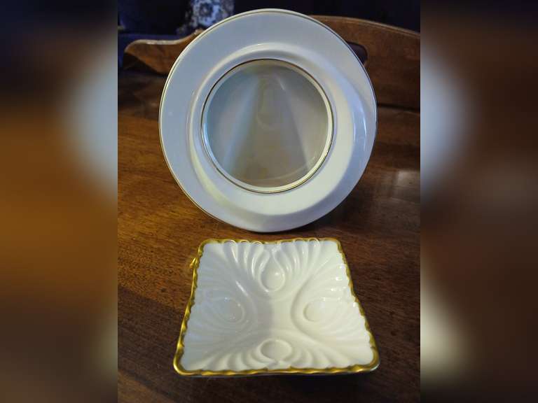 Lenox photo frame and ring holder, both trimmed in 24k gold finish