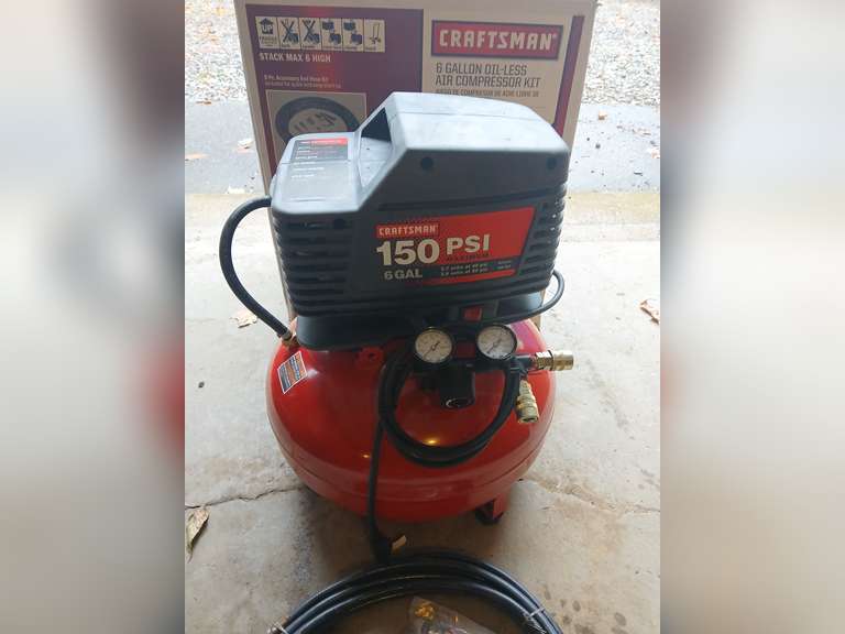 Craftsman 6 gallon air compressor kit, appears new