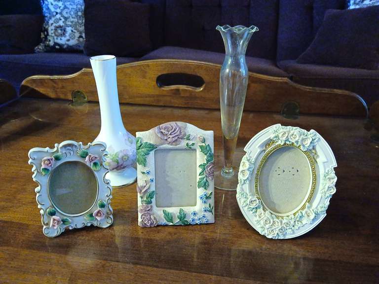 Three small photo frames with 2 bud vases