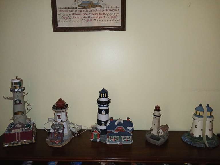 Ceramic lighthouses and bookends, 2 lighted