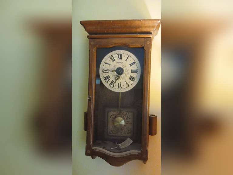 New England Clock Company eight day wall clock with key, 24" H