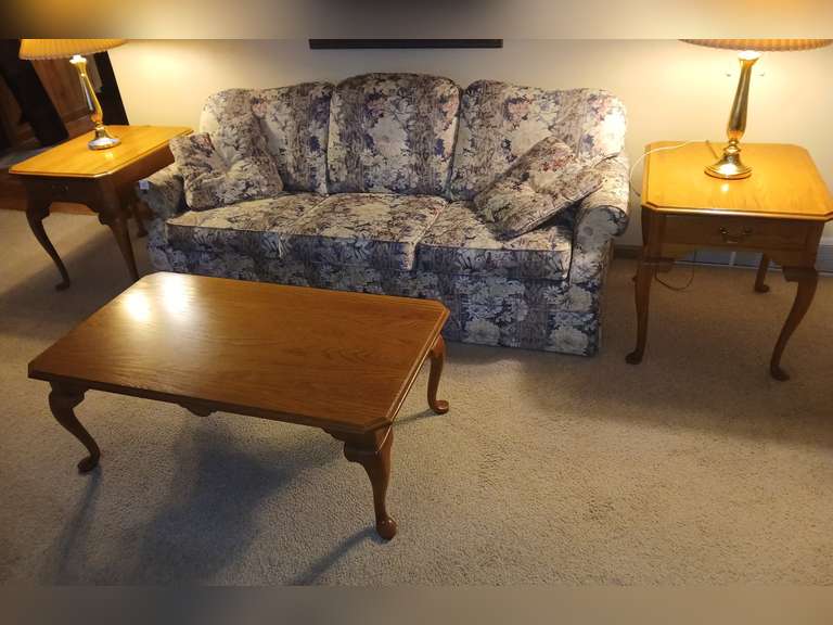 La-Z Boy Kincaid Solid Oak coffee table (46"w x 26"d x 18"h) & pair end tables with queen anne legs. 28"w x 24"d x 23"h