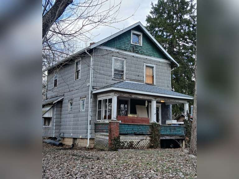 REAL ESTATE AUCTION: 3-Bedroom Austintown Home with Potential 