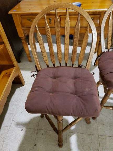 2 bar stools