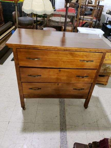 Small brown wooden dresser 3 drawers
