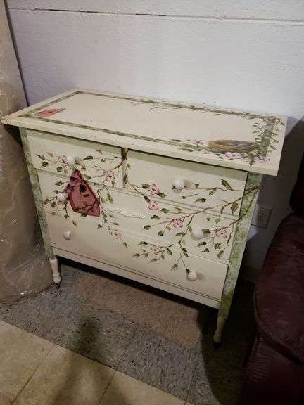 Small dresser with flowers & 4 drawers