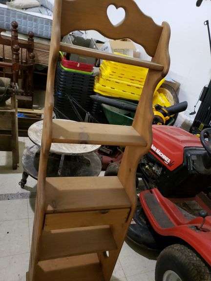 Small storage cabinet