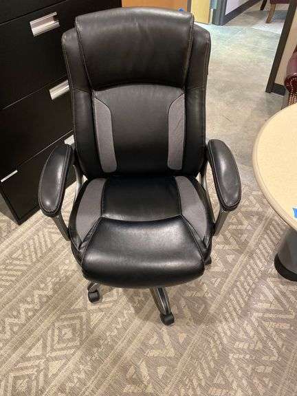 Black Office Chair With Adjustable Features