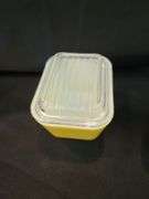 Yellow Pyrex refrigerator dish - Advantage Auction