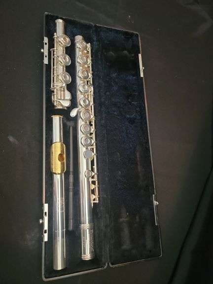 Gemeinhardt solid silver custom made flute, in flute case