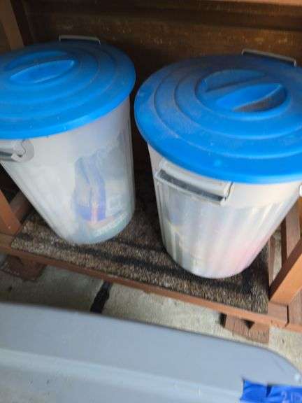2 containers of waspray cleaner and miscellaneous.