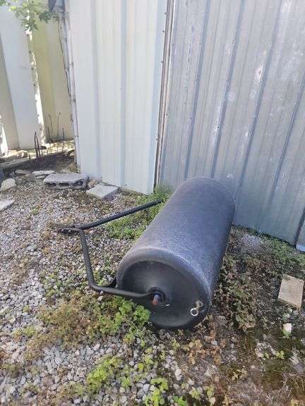 Yard lawn roller