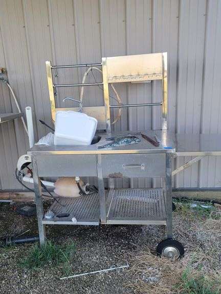 Stainless outdoor kitchen
