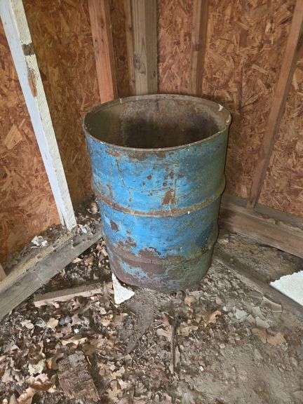 Miscellaneous Garage and Shed Items with blue metal barrel