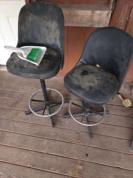 Black Bar Stools with Metal Bases
