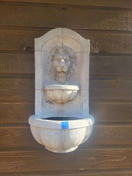 Wall-Mounted Lion Head fiberglass Fountain