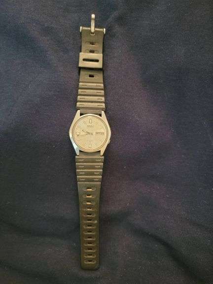 Seiko Men’s Automatic Watch with Day-Date Display