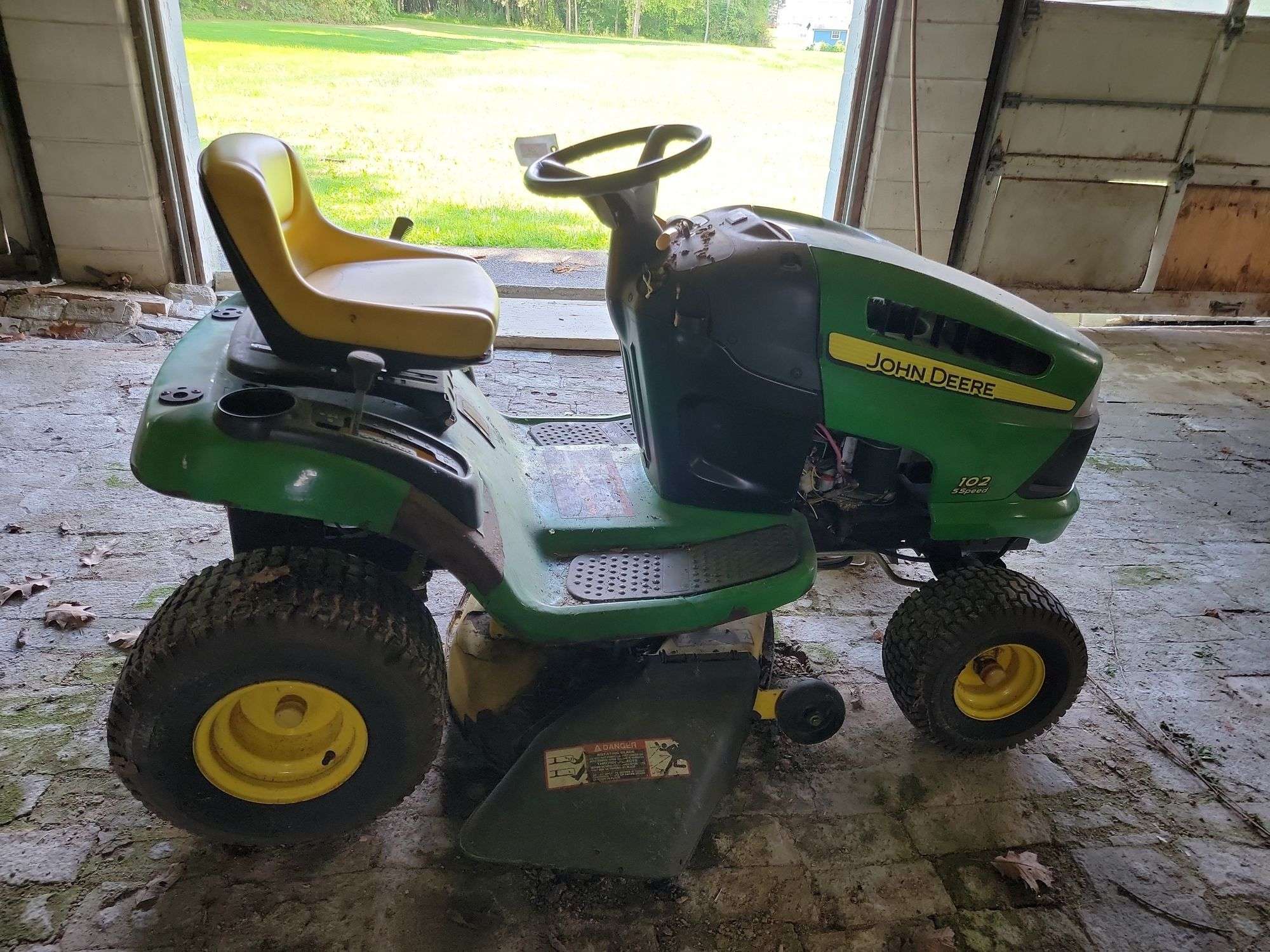 John deere 102 online mower