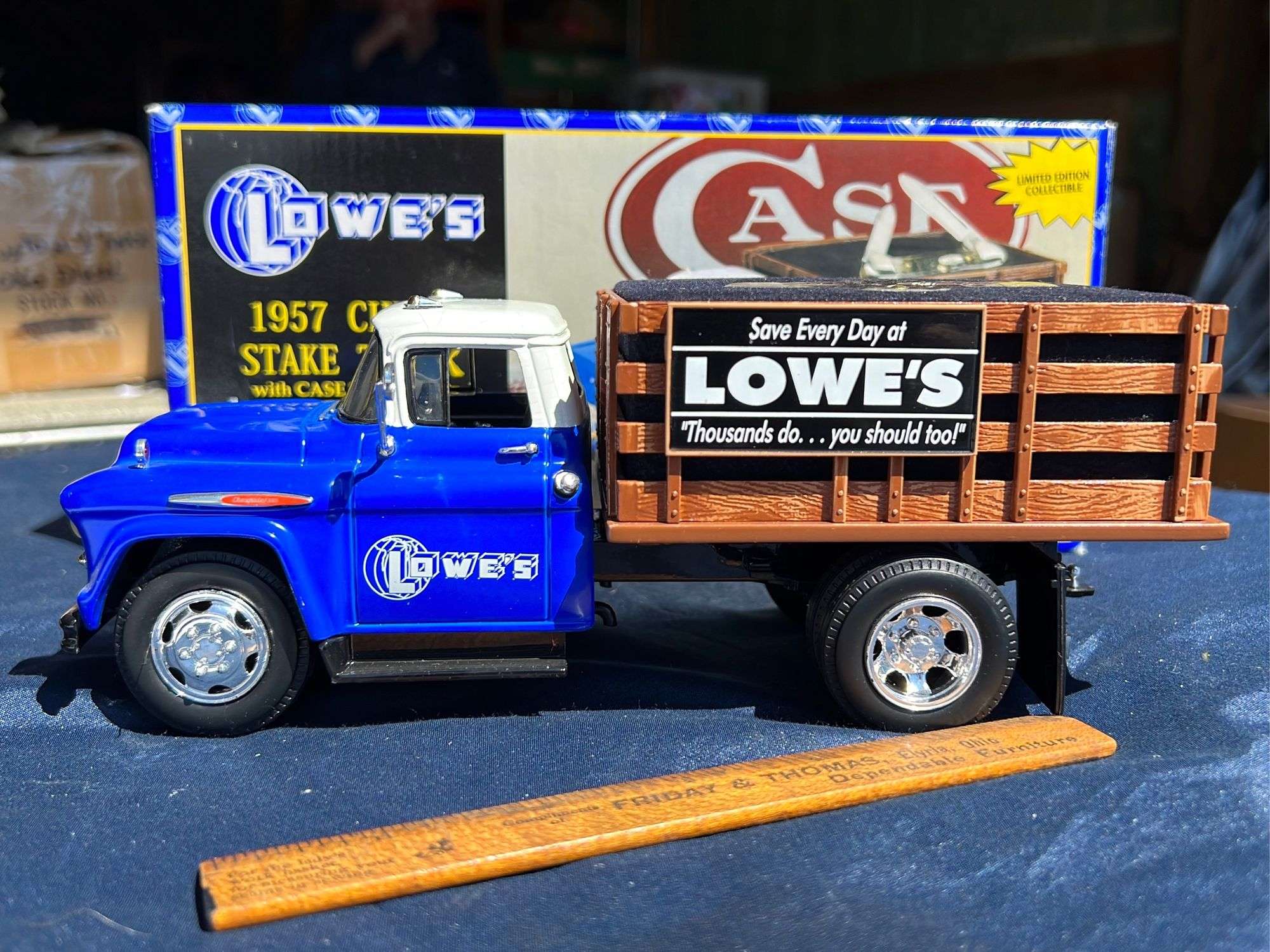 Ertl 1957 Lowe's Chevy Stake Truck & Knife - Baer Auctioneers