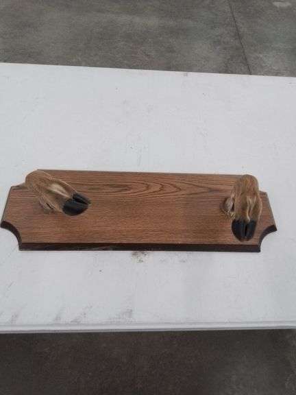 Rifle rack with Hooves