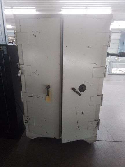 Combination Gun Safe 42"x64"x28" - Baer Auctioneers - Realty, LLC