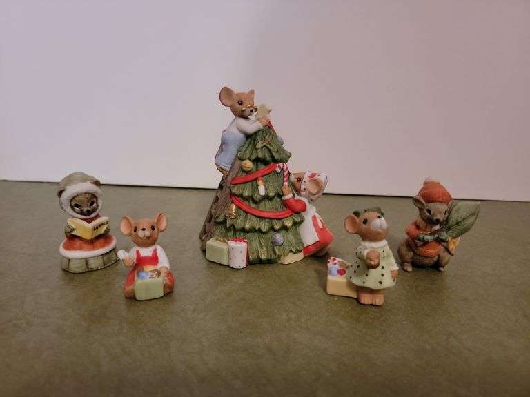 Vintage Enesco Ceramic Christmas Tree & Mice Family