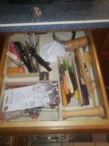 Contents Of 2 Drawers, Knives, Utensils, And Towels