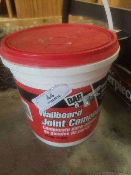 Wallboard Joint Compound And Spackle Knife