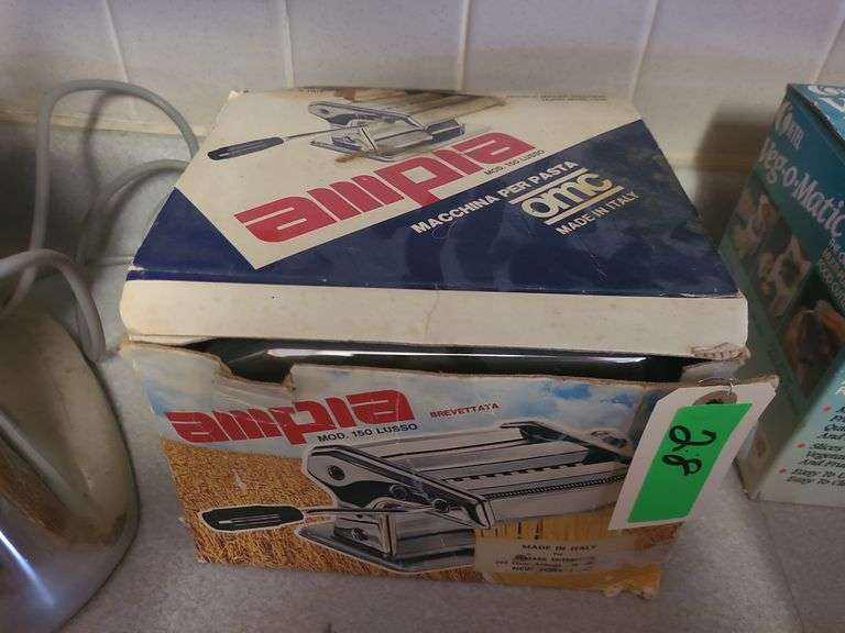 Ampia Pasta Maker