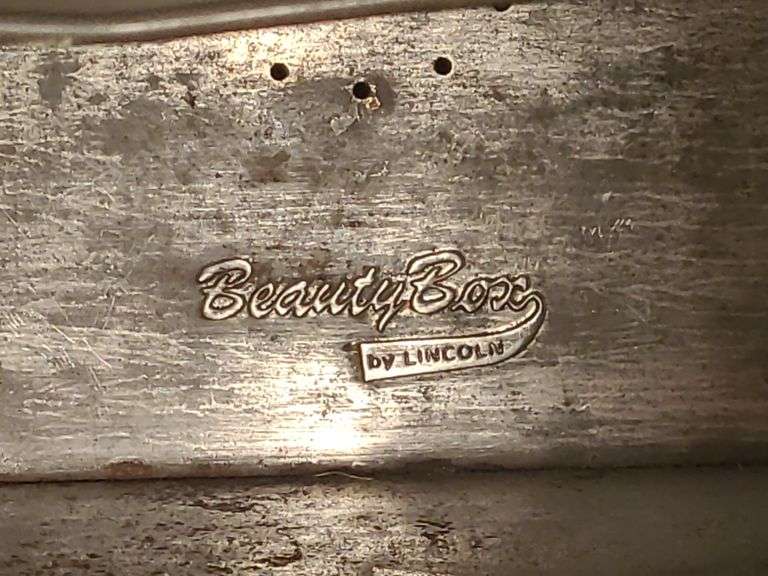 Vintage Metal Beauty Box