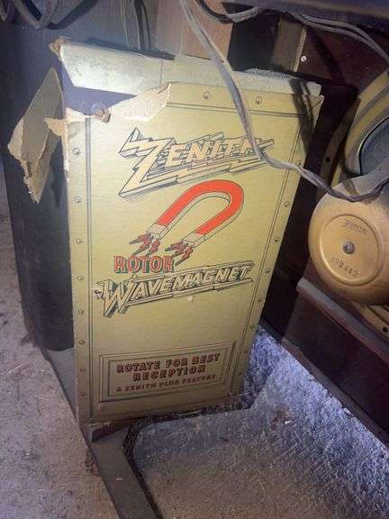 Tubed Zenith Record Player & Radio