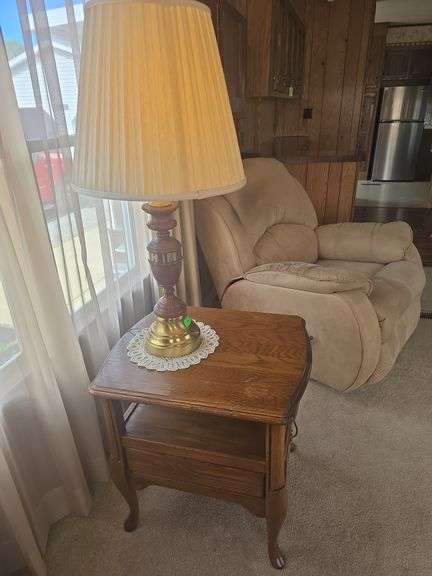 End Table And Lamp (Table Approx. 2ft Tall) (Lamp Approx 34")