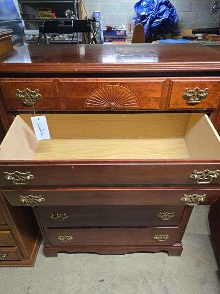 Chest Of Drawers (5 Drawers) Approx 50" T x 37" W x 17" D)