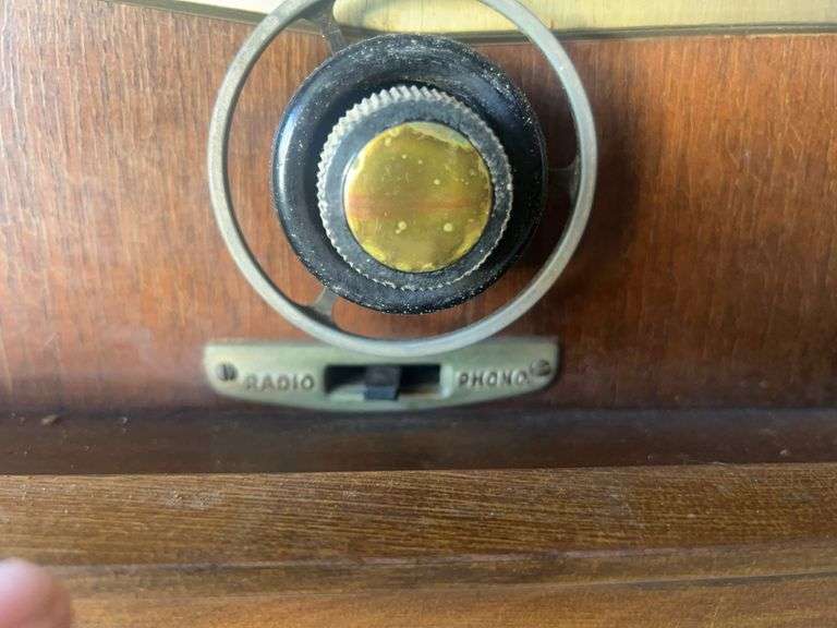 Tubed Zenith Record Player & Radio