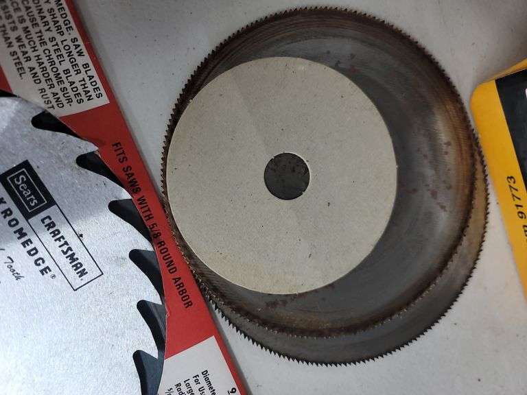Saw Blades & Molding Head .(Approximately 11 Pieces)