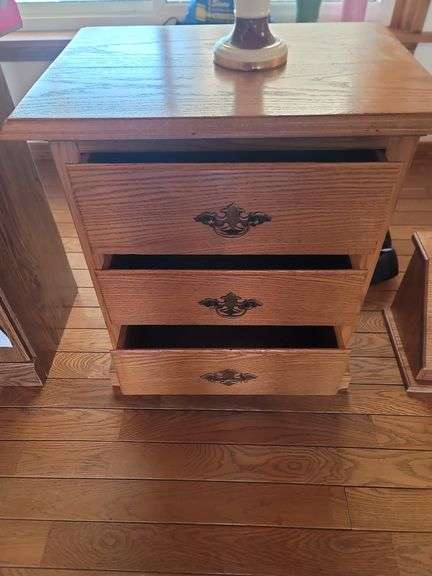 3 Drawer Night Stand And Lamp