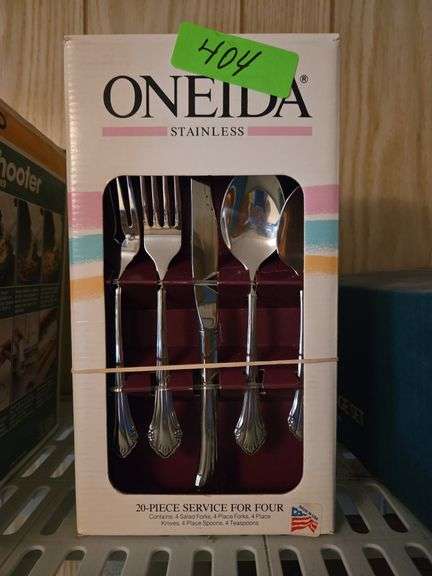NIB Oneida 20 Pc Flatware