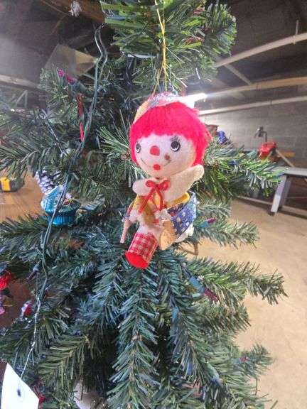 Decorated Christmas Tree on Platform (Approx. 4' Tall)