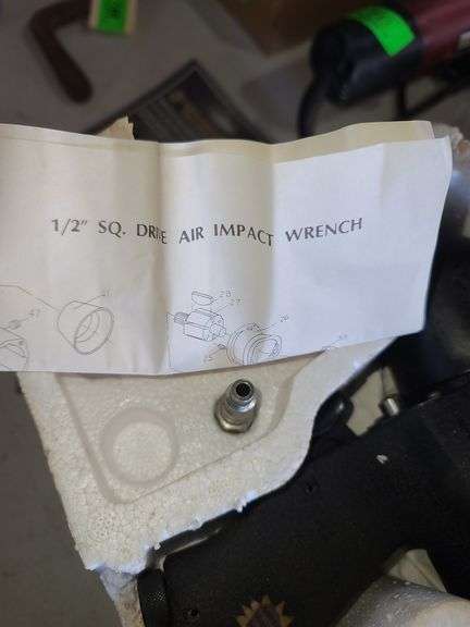 Like New ½in Drive Pneumatic Impact Gun