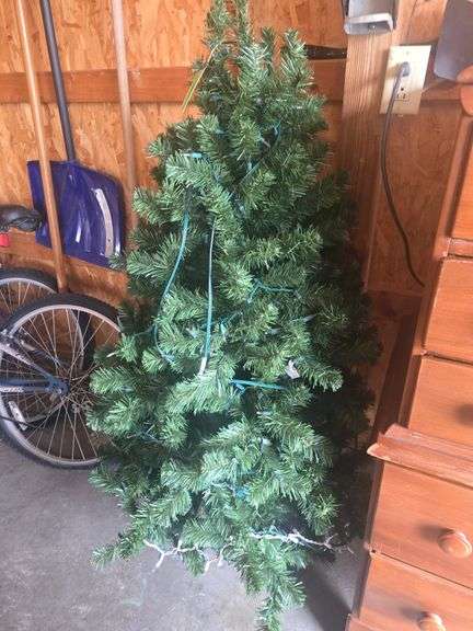 Christmas Tree with Lights (Approx 4' Tall)