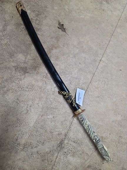 Closed Mouth Dragon Head Pommel Katana