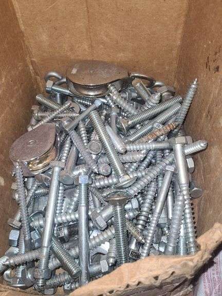 Contents Of Workbench, Sandpaper, Pic A Nut Drawers, Hardware, Rollers, And Brackets (Excluding Grinder And Vise)