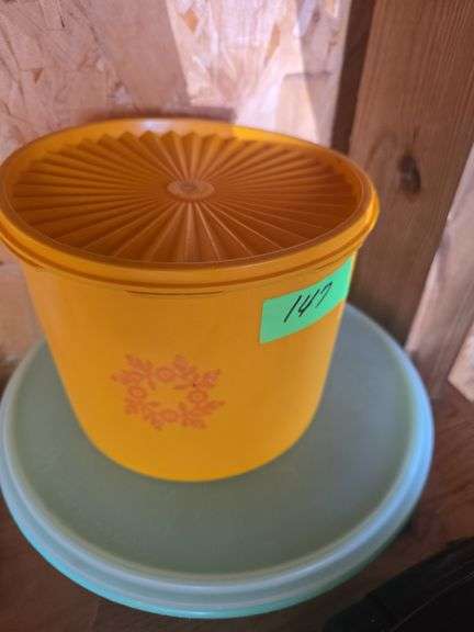 2 Pcs Vintage Tupperware