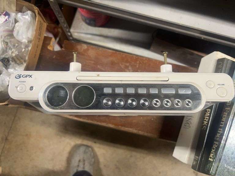 UNDER CABINET RADIO/CD PLAYER