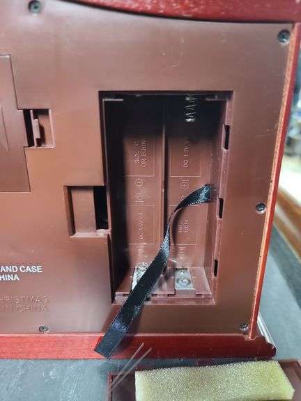 Musical Mantle Clock, No Batteries, Untested