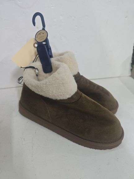 Size 7/8 Slipper Boots, Size 6 Winter Boots