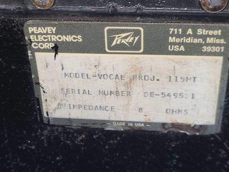2 Peavey Speakers